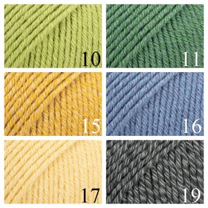 K&ouml;nnte beinhalten: Vier Garnproben in verschiedenen Farben: Hellgr&uuml;n, Gelb, Hellgelb und Grau. Die Garnproben sind mit den Nummern 10, 15, 17 und 19 gekennzeichnet.