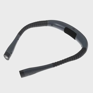 Op de afbeelding: Een donkergrijze, flexibele neklicht met twee verstelbare LED-lampen. De nekband heeft een geribbeld, flexibel gedeelte en een glad, gebogen gedeelte. De lamp heeft een aan/uit-knop en een oplaadpoort.