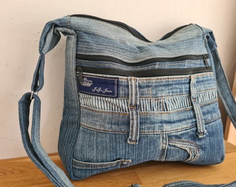 Sac en jean pratique « Maritime Style » crossover, upcycling, jeans recyclés, durable, sac à bandoulière, fait main individuellement.