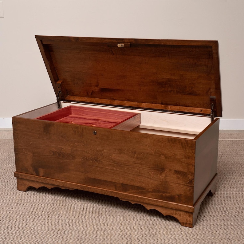 Brown Maple Cedar Hope Chest, Asbury Stain with tray
