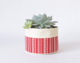 Medium Natural Canvas Sitting Planter | Red + White