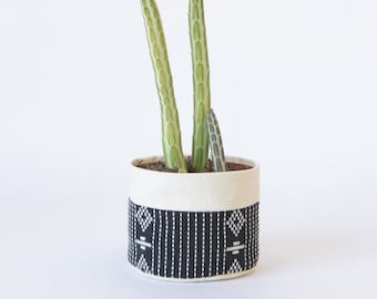 Small Natural Canvas Sitting Planter | Black