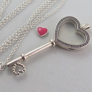 Pandora floating 2025 key locket
