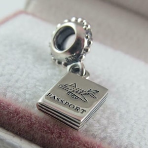 Charm de pasaporte Pandora &quot;La aventura te espera&quot;, Charm de viaje, Charm de viaje, Charm de pulsera europea (T35)