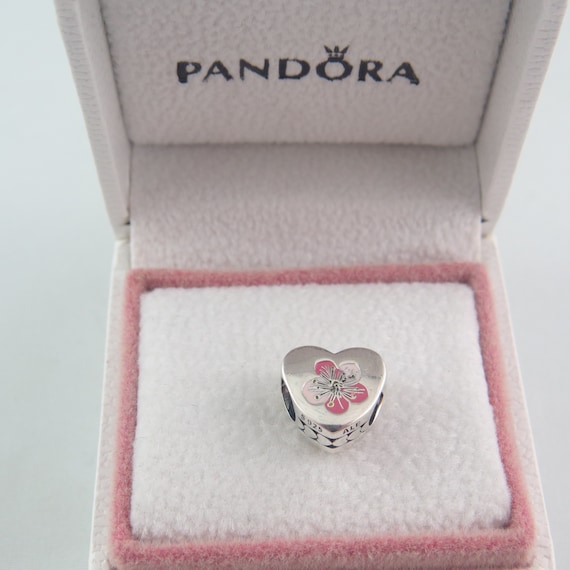 新品　パンドラ　プレスレット　お花　ハート　本物　週末価格 新品パンドラプレスレットお花ハート本物