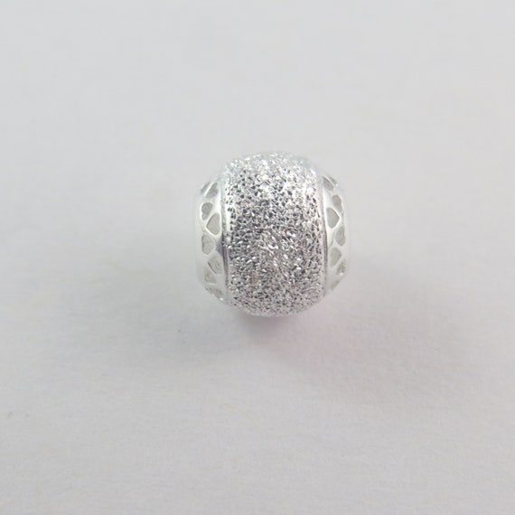 Glittering hearts deals of pandora charm