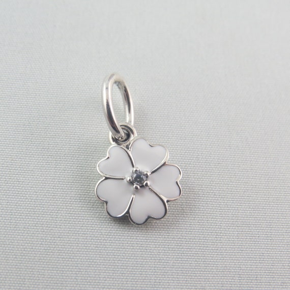 Pandora hotsell primrose charm