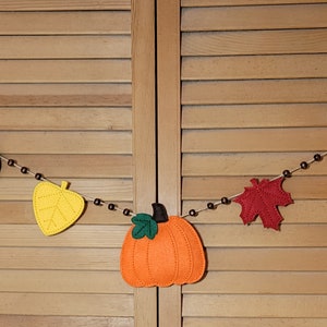 Autumn Garland Pumpkin Decor Pumpkin and Leaves Fall Decor Leaves and Acorns Autumn Leaves Felt Decor Felt Pumpkin Rustic Decor Autumn Gift