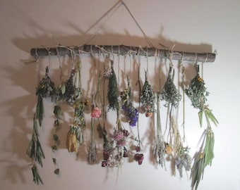 Décoration murale de fleurs séchées à accrocher sur une branche naturelle | Décoration murale botanique en cascade | Décoration de chalet de ferme naturelle fleurs séchées