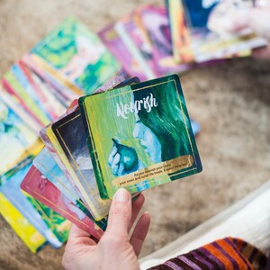 Semilla Sensual, Baraja de 44 Cartas del Oráculo con Guía, Oráculo del Amor Propio y Cartas del Tarot para Mujeres, Baraja Ritual de Empoderamiento Femenino Divino