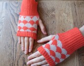 Petite Hildur Wrist Warmers in Apple Snap