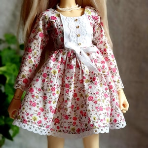 Minifee MSD用のドレスとソックス＋ビーズネックレスのセット。森のドレス。