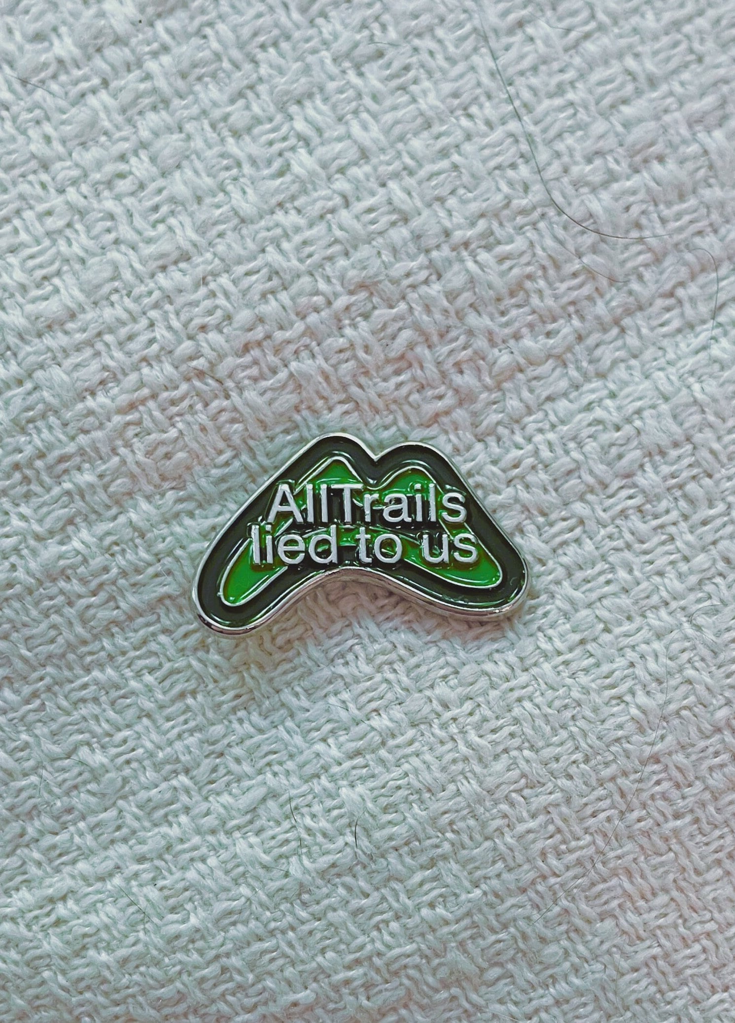 Wandern Emaille Pin