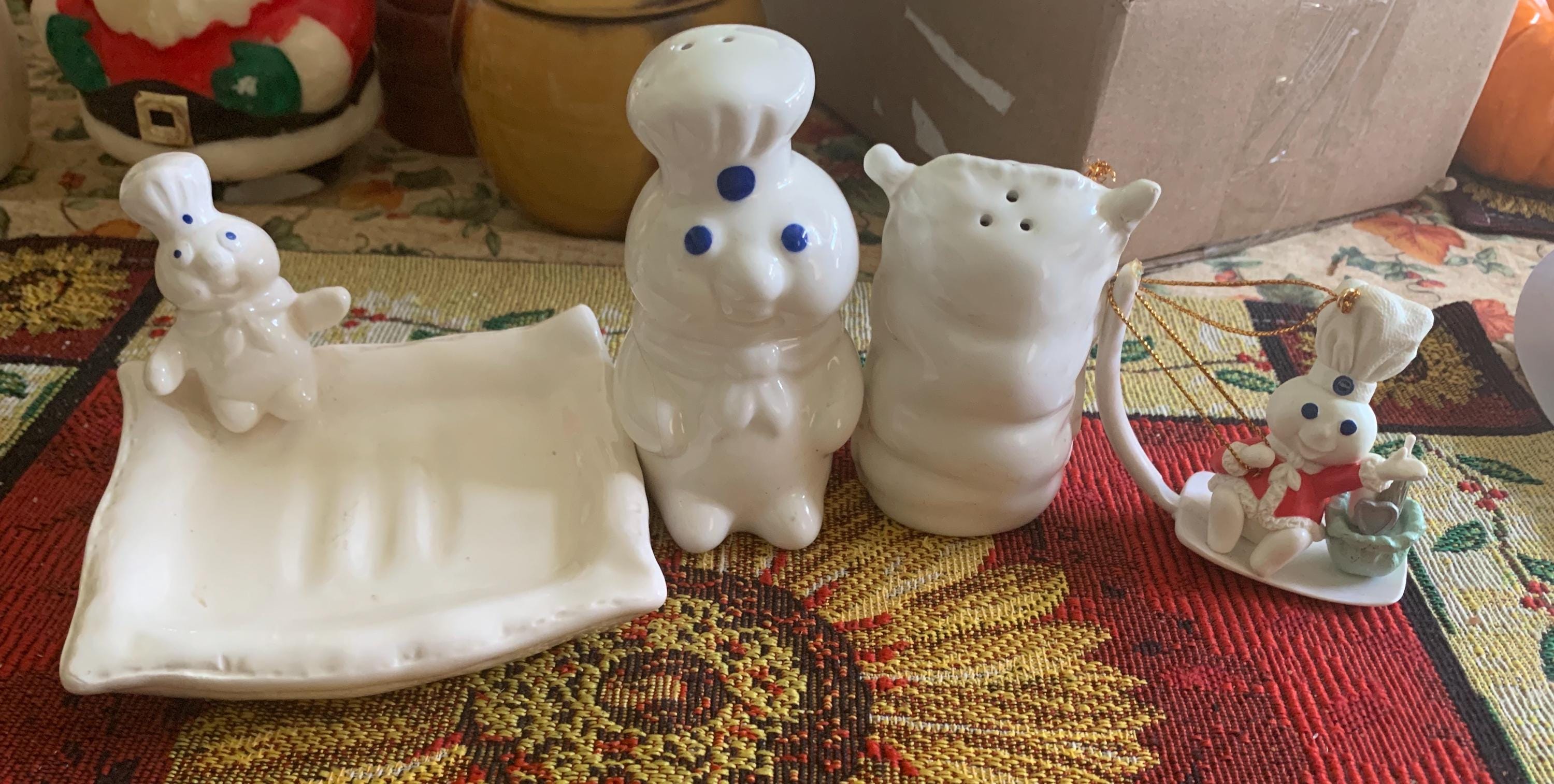 ドゥボーイ　pillsbury doughboy オーナメント　ツリー4体セット Pillsbury Doughboy Lighted Christmas Tree Figurine by Danbury Mint