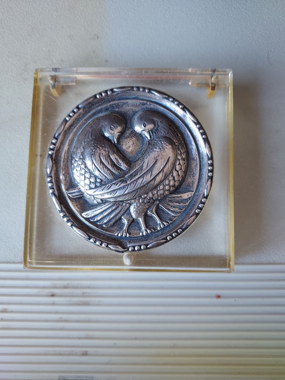 Lucite Compact, Doves on Vintage Compact, Collecti