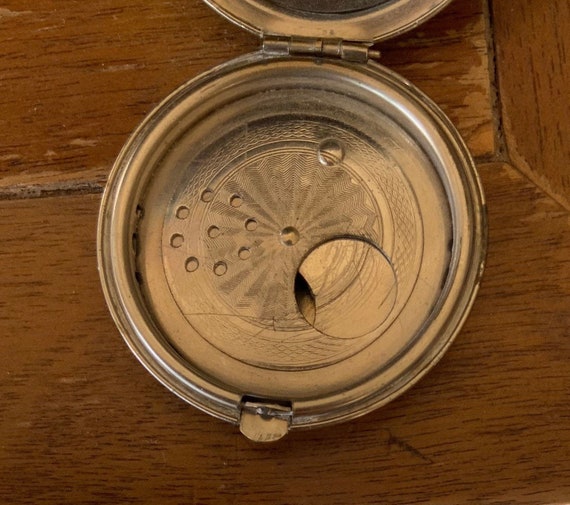 Vintage Deco Enamel Finger Ring Compact: 1940s Va… - image 3