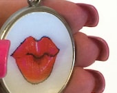 Lenticular Lips Kiss Keychain Holographic Smooch Key Ring Flicker Mouth 3-D Smile Smirk