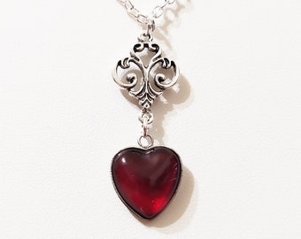 Colgante de corazón rojo pintado a mano