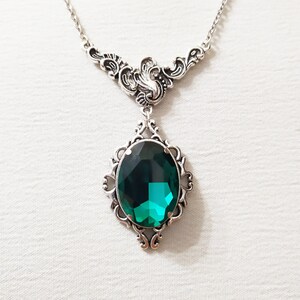 Emerald green crystal necklace silver plated