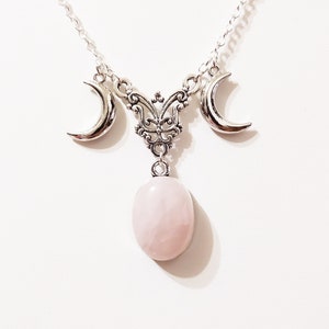 Halskette mit dreifachem Mond und rosa Quarz