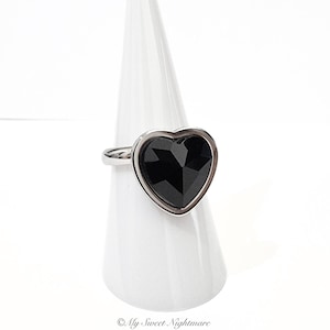 Adjustable Stainless Steel Ring with Black Faceted Heart Crystal, Elegant Statement Ring, Gift for Her, Gothic jewelry