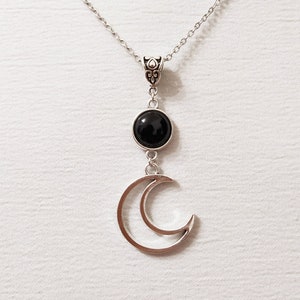 Collana con luna crescente e onice nera