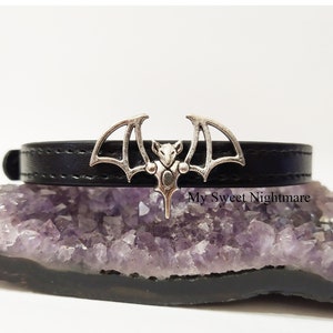 Witchy cat collar with vampire bat, adjustable from 7,87402 to 11,0236 inches