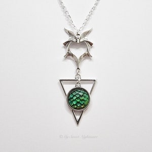 Dragon egg necklace, green dragon egg, triangle necklace, geometrical jewelry, fantasy necklace, gothic jewelry, fantasy, heart necklace