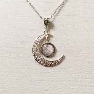 Halsband med silverhalvmåne och liten fullmåne