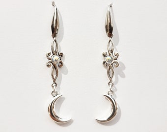 Crescent moon earrings, witchcraft jewelry, celtic earrings, moon phases jewelry, magical jewelry, celestial jewelry