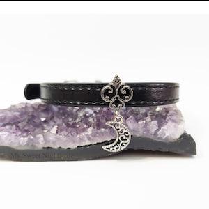 Witchy cat collar with crescent moon, adjustable from 5,51181 to 8,66142 inches