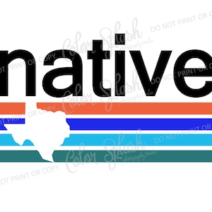 以下が含まれることがあります： 黒色の「native」という単語と、オレンジ、青、ターコイズ、ティールの水平ストライプが特徴のグラフィックデザイン。テキサス州の白いアウトラインがストライプに重ねられています。背景は白です。