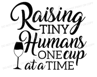 levantar una taza de seres humanos en un tiempo, vino png, eps, dxf criando a niños pequeños, archivo de corte de vida mamá, camafeo de silueta, cuttable, imágenes prediseñadas