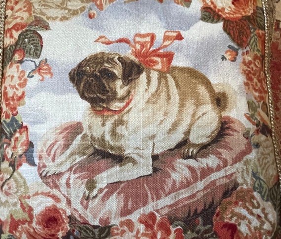 Lee Jofa Pugs and Petals English Linen Funda de almohada personalizada con ribete de terciopelo trasero 16x16 Pug Pillow Cover Pug en cojin rosa con inserto Etsy Mexico