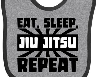 Babero para bebé "Comer, dormir, Jiu Jitsu, repetir" de Inktastic