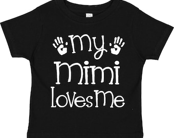 Camiseta para niños pequeños "Mi Mimi me ama, nietos" de Inktastic
