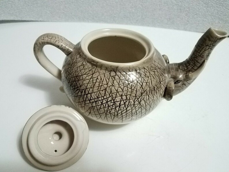 Hard to Find Design Vintage World Market Ceramic Elephant 4 Cup Collectible Figural Teapot Tea Pot Unique