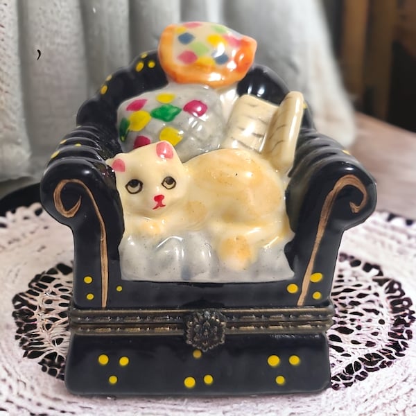 Vintage Porcelain Limoges Kitty Cat On Chair Loveseat Trinket Ring Pill Box 2.5"H x 2 1/8" W