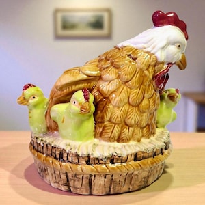 Large Vintage Majolica Style Ceramic Hen & Chicks Figurine Country Farmhouse Chicken Decor 9.75&quot; H x 10.25&quot; W
