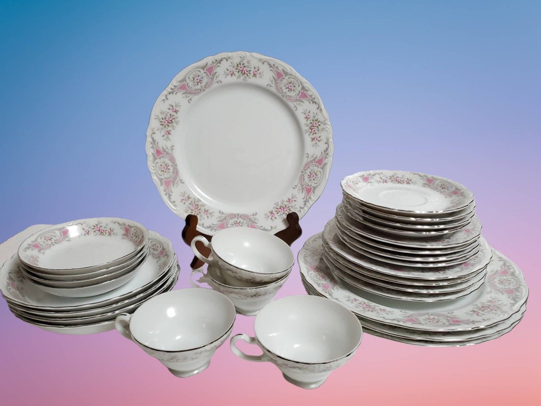 Vintage 23 Piece Montgomery Ward STYLE HOUSE Fine China Japan POMPADOUR