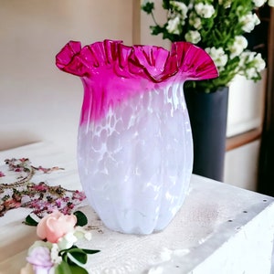Vintage MURANO Style Hand Blown Art Glass Ruffled Cranberry & White Spatter 8&quot; Ribbed Melon Vase