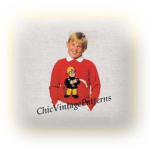Może przedstawiać: Czerwony sweter z białym kołnierzem i rysunkiem strażaka. Strażak ma na sobie żółty kask i czarny mundur. Tekst "Chic Vintage Patterns" znajduje się na dole.