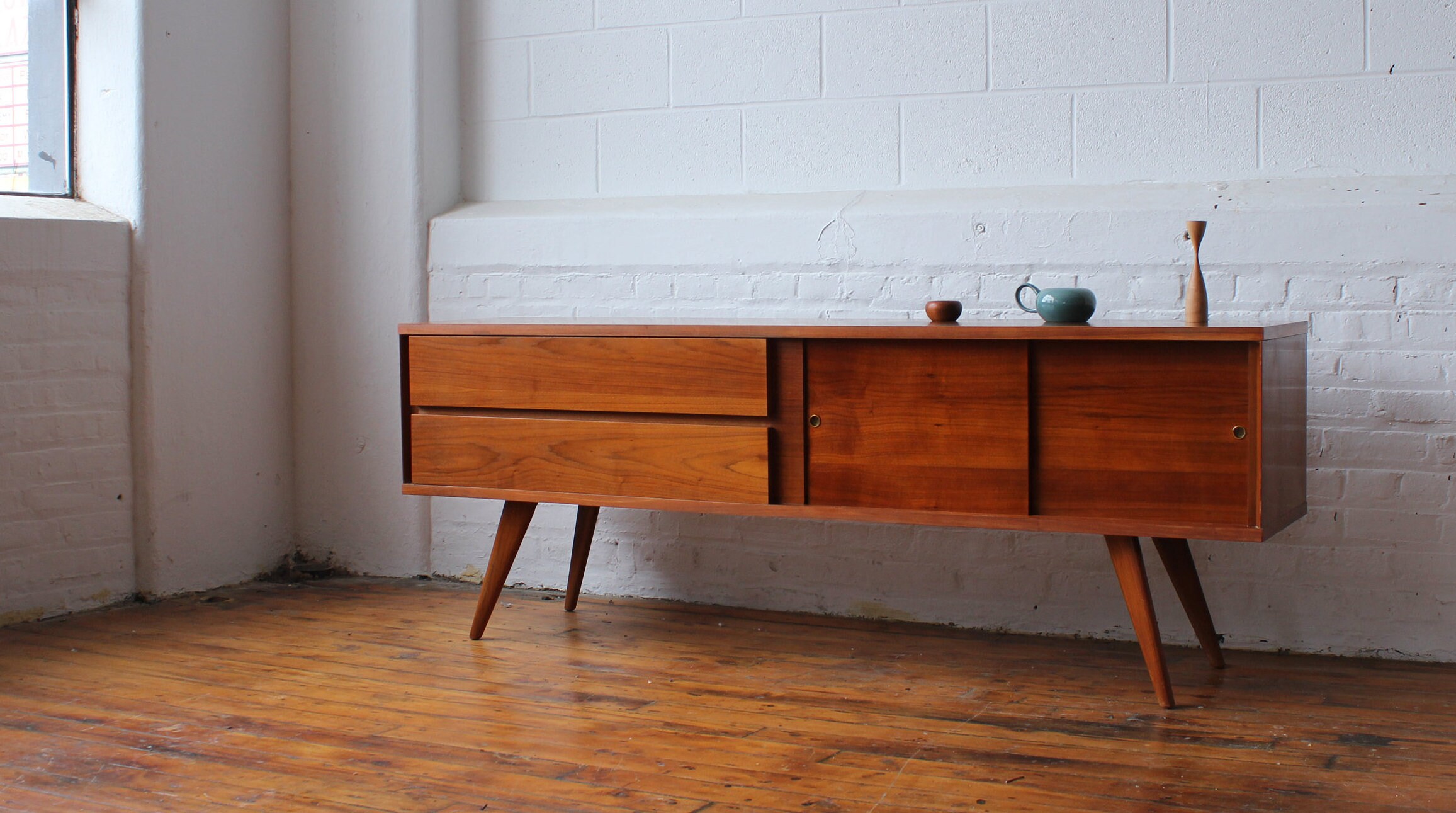 Low credenza with doors deals