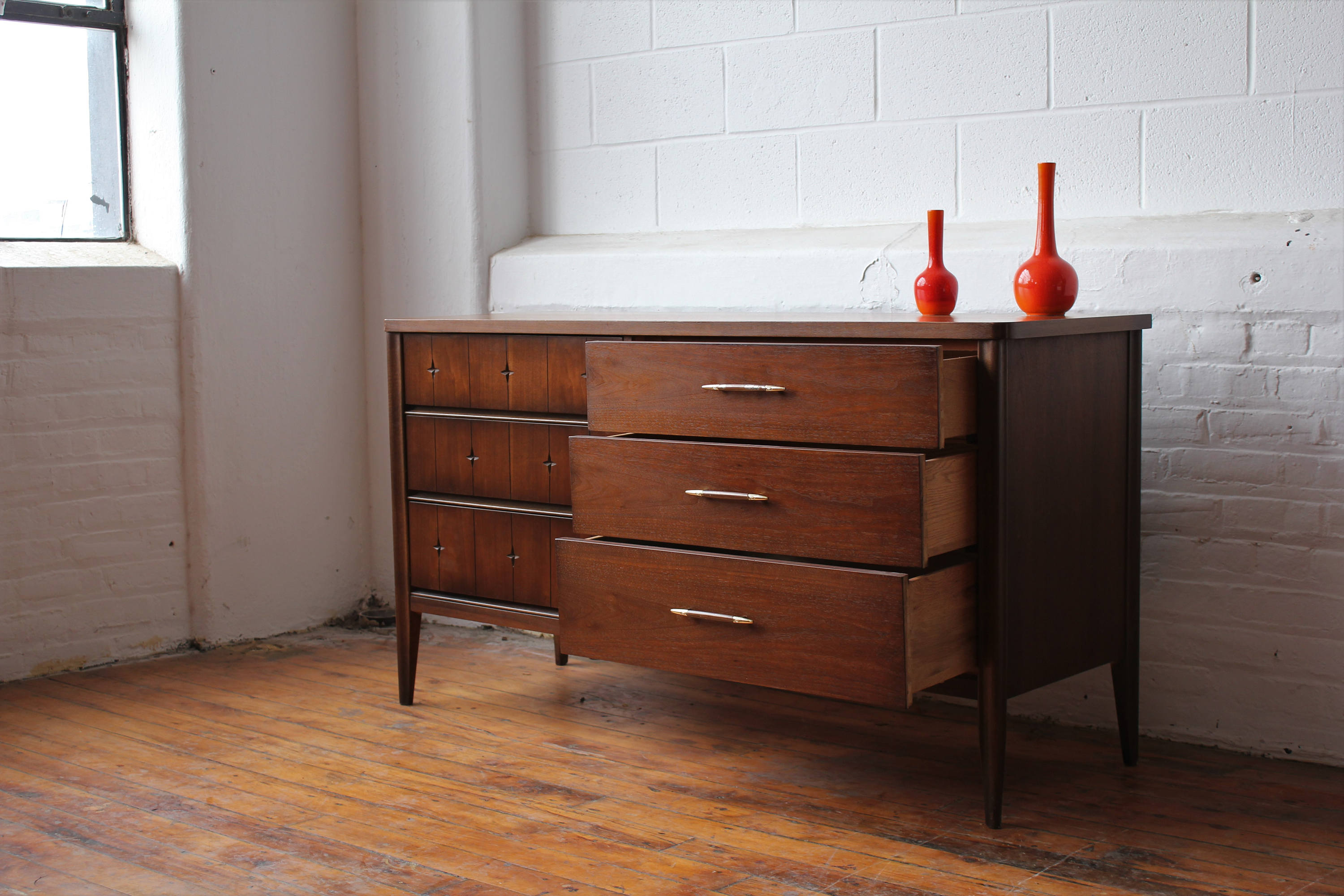 Broyhill 2024 saga dresser