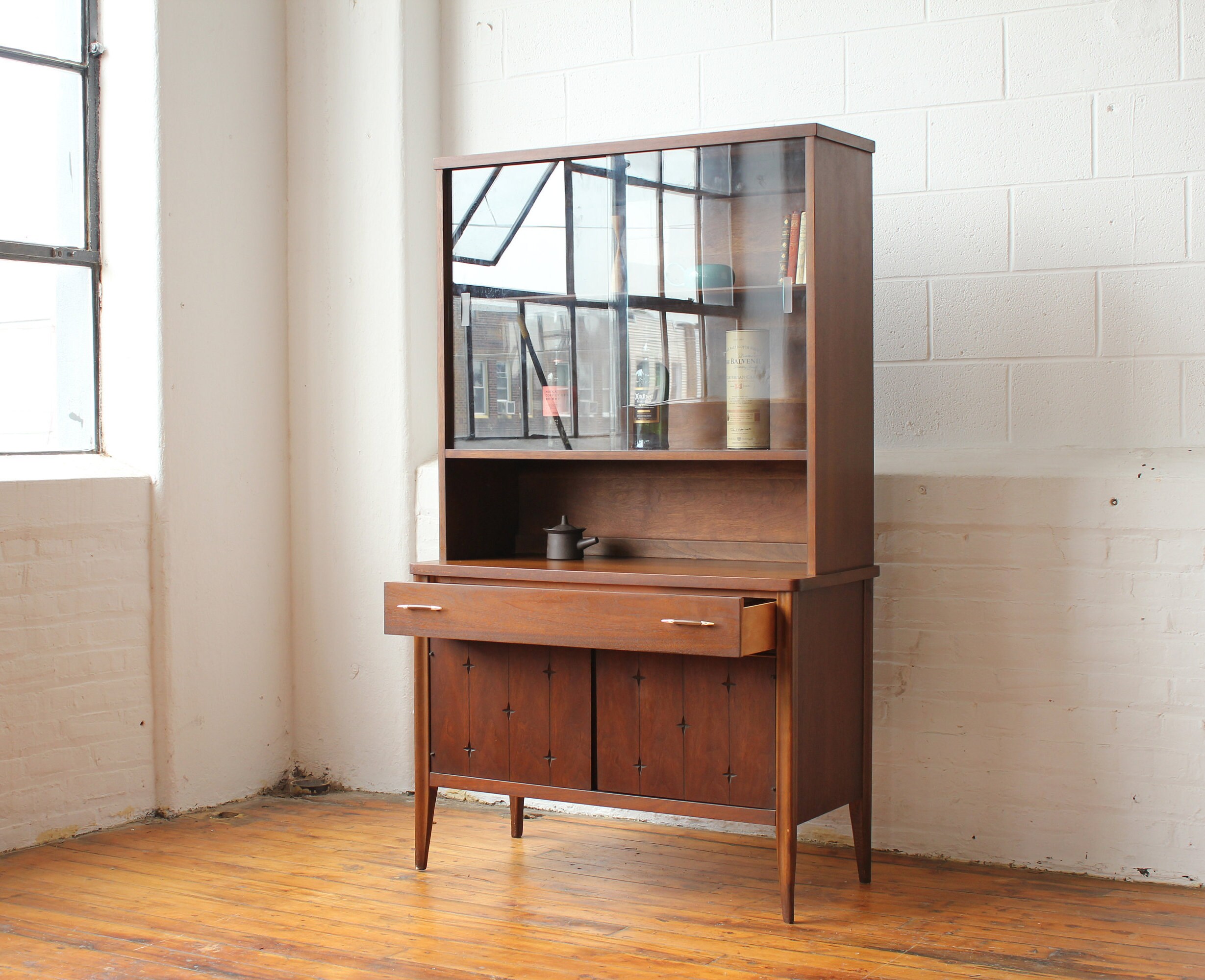 Broyhill saga china cabinet deals