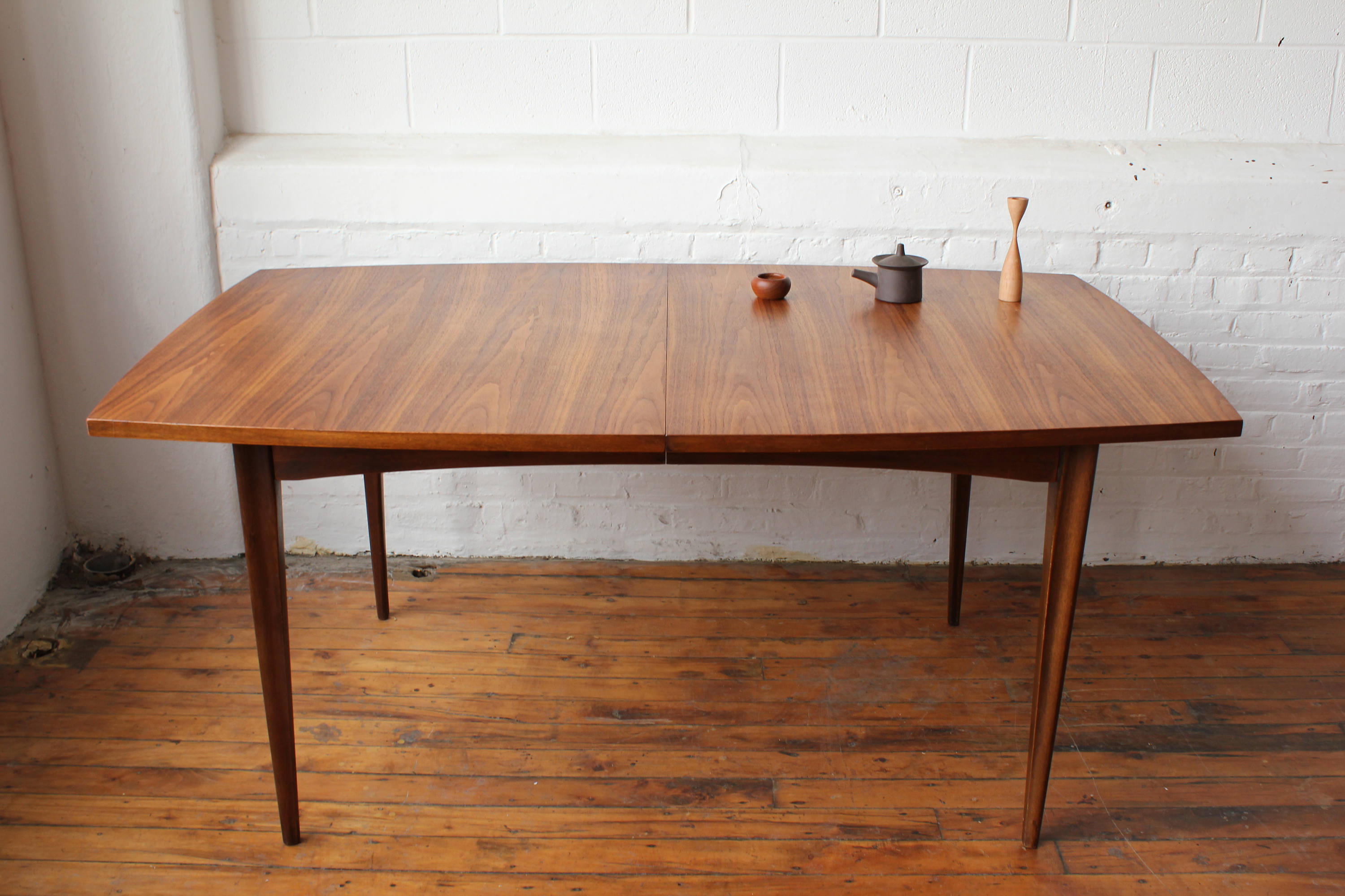 Broyhill emphasis dining online table