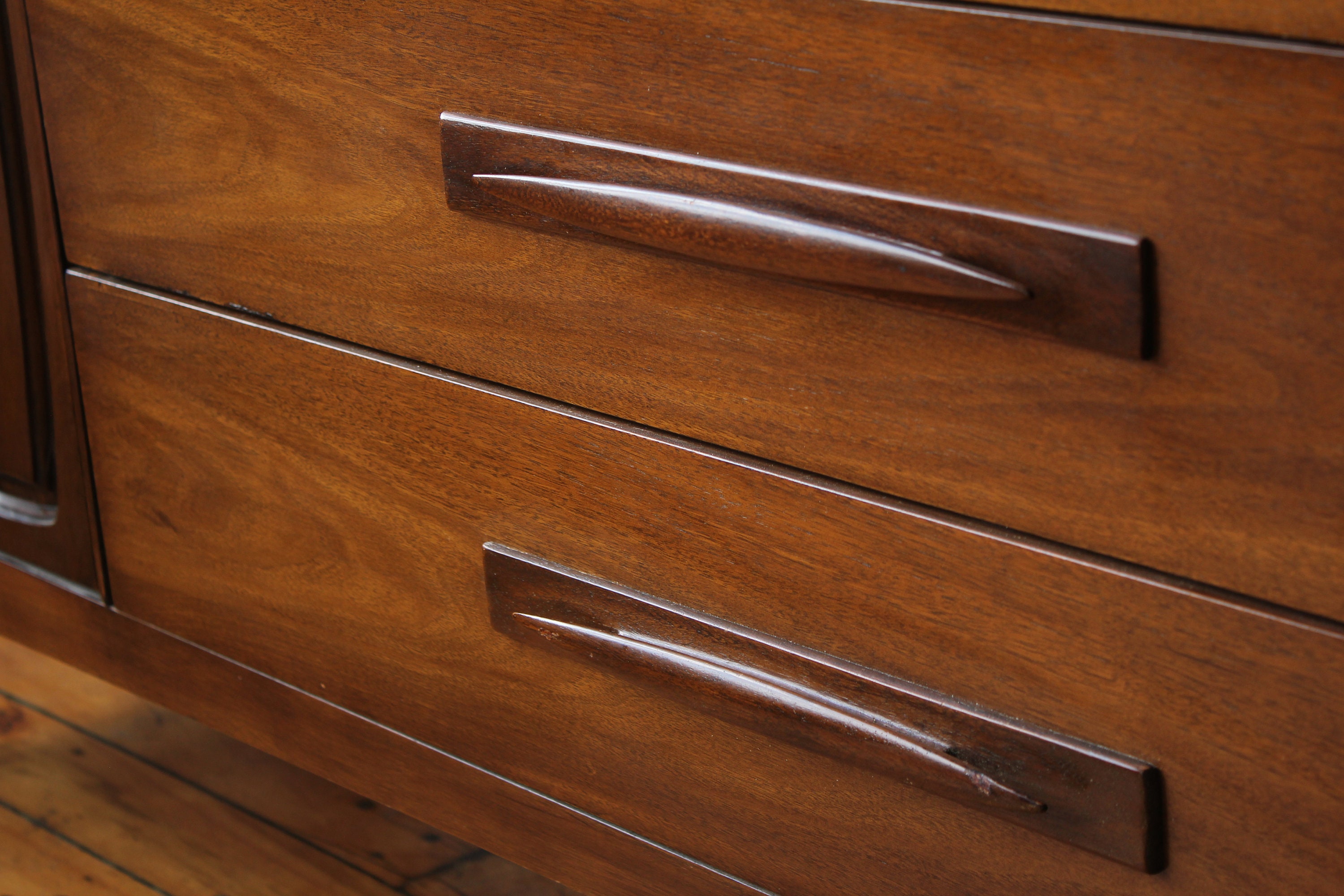 Broyhill Emphasis 9 Drawer Triple Dresser