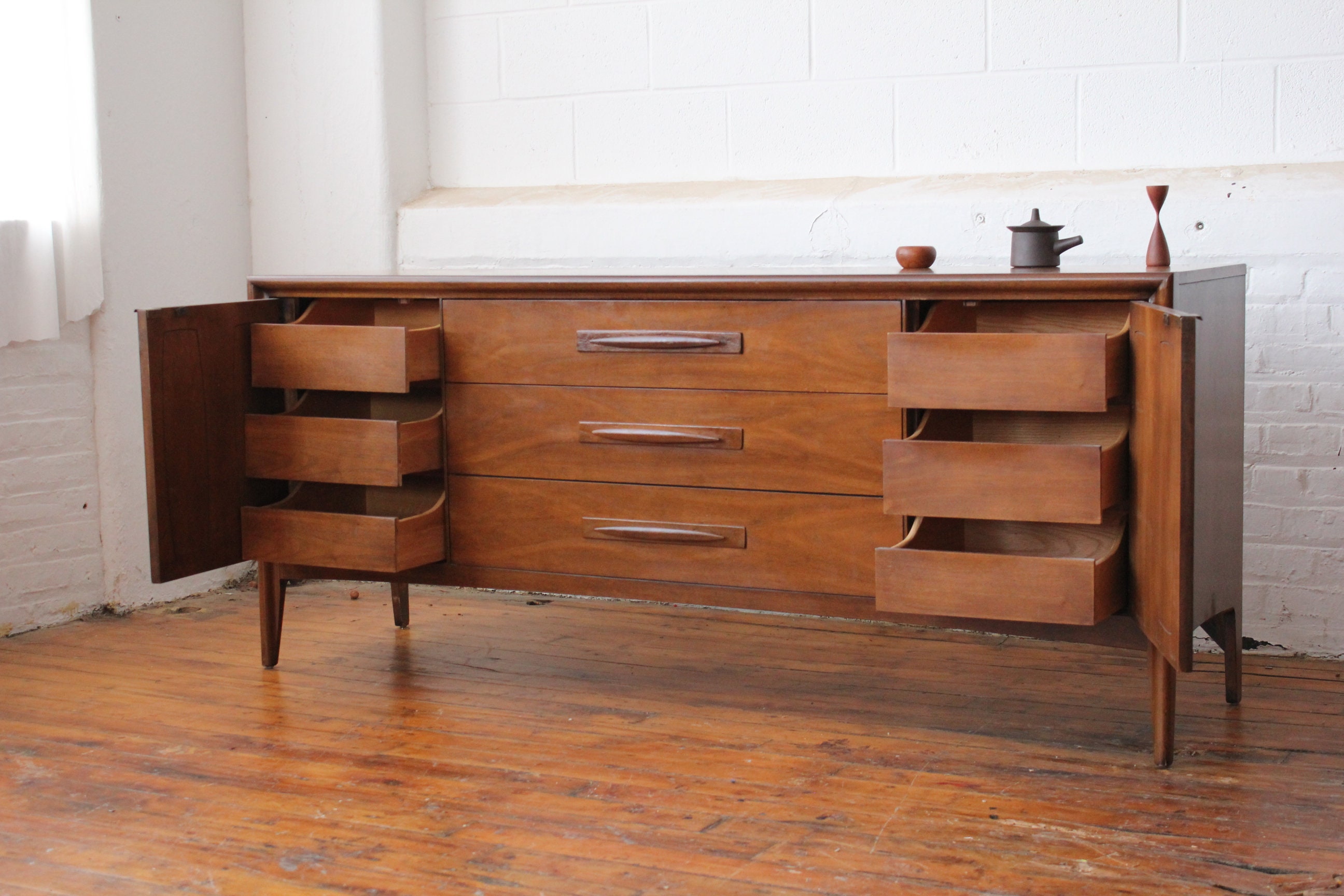 Broyhill Emphasis 9 Drawer Triple Dresser