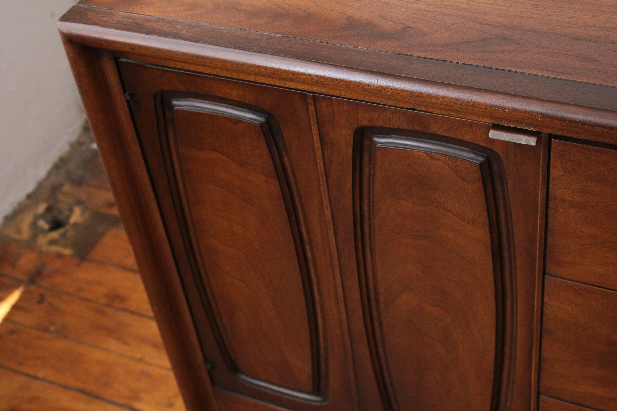 Broyhill Emphasis 9 Drawer Triple Dresser