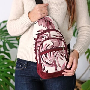 Burgunderroter Rucksack mit Palmenblättern, Canvas-Brusttasche mit mehreren Taschen, veganer Rucksack, Rotwein-Rucksack